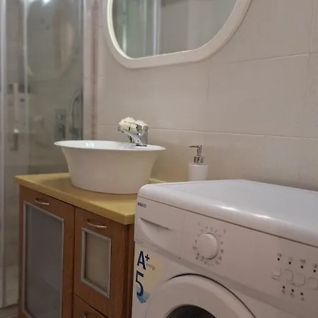 Center Apartment *